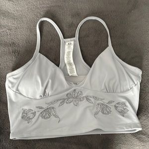 NEW NEVER WORN Fabletics sports bra. Beautiful flower embroidery detail!